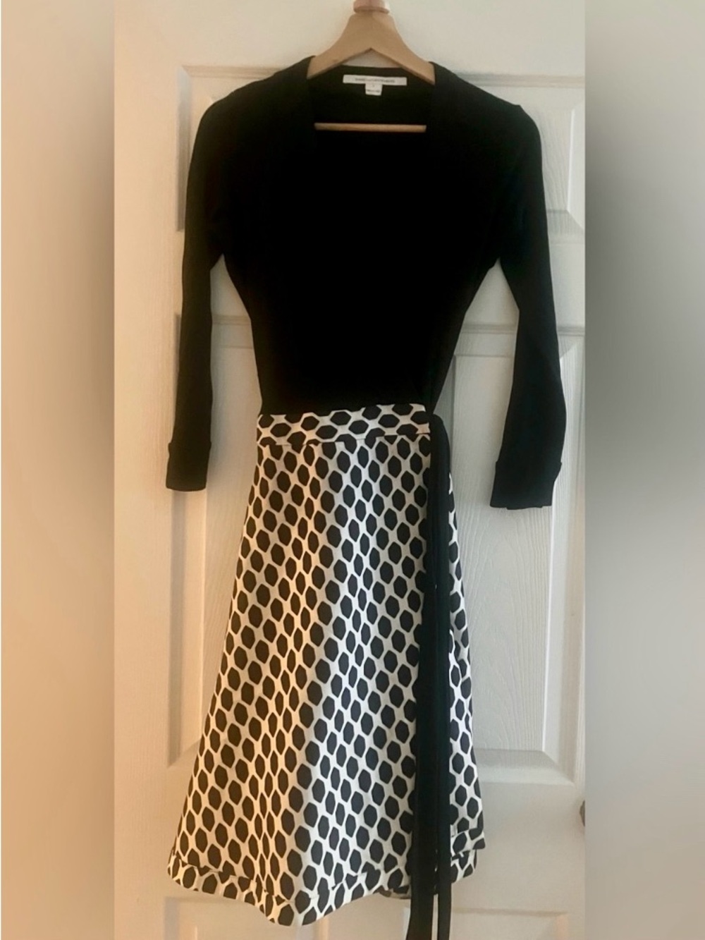 Diane Von Furstenberg AMELIA wrap dress with silk & wool Size 2